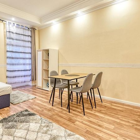 Apartmán Lovely Airbnb Near Schoenbrunn Vídeň Exteriér fotografie