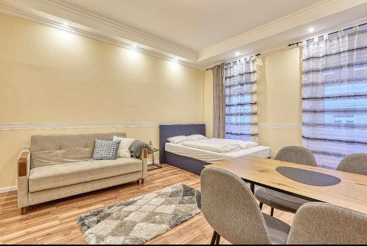 Apartmán Lovely Airbnb Near Schoenbrunn Vídeň Exteriér fotografie