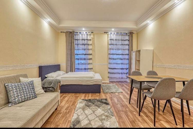 Apartmán Lovely Airbnb Near Schoenbrunn Vídeň Exteriér fotografie